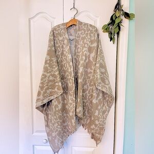 Tan Spotted Pattern Knit Cape Asymmetric Wrap + Gray Hi-Low Tee Shirt SET